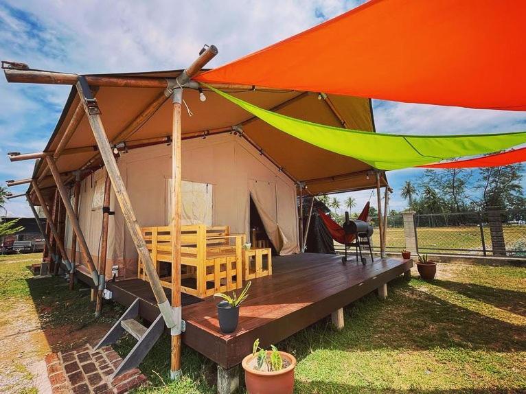 Rembulan Escape - Beachfront Safari Tent Kampung Penarik Exterior foto