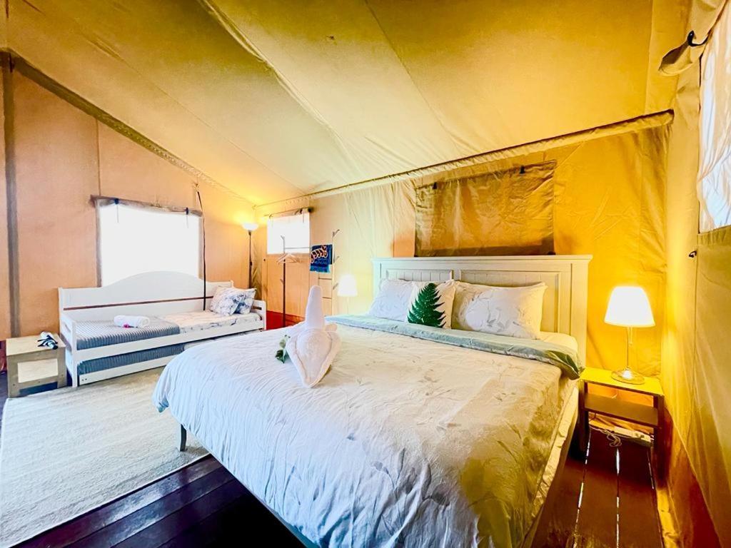 Rembulan Escape - Beachfront Safari Tent Kampung Penarik Exterior foto